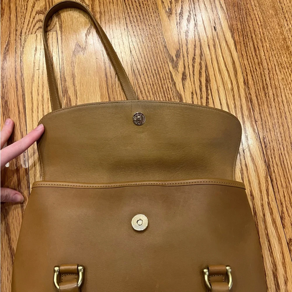 Vintage Coach 9808 Equestrian Flap Shopper Shoulder Bag in Toffee Tan Brown
